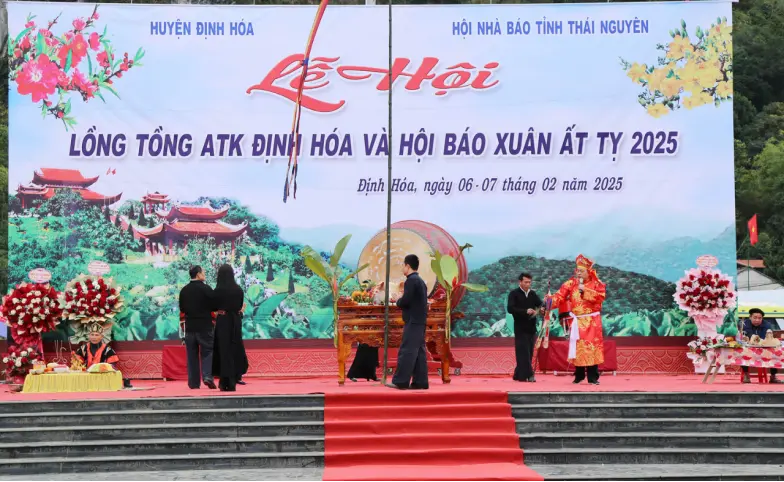 Nghi lễ cầu mùa, cầu an của các dân tộc tại Lễ hội Lồng Tồng Định Hóa