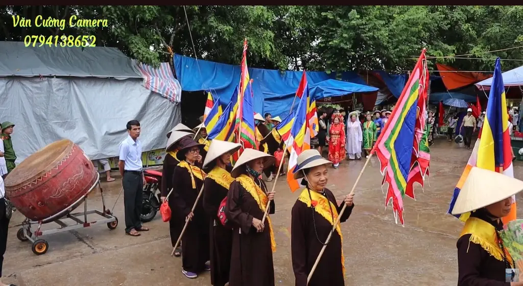 Đoàn rước tại Hội đền Chòi