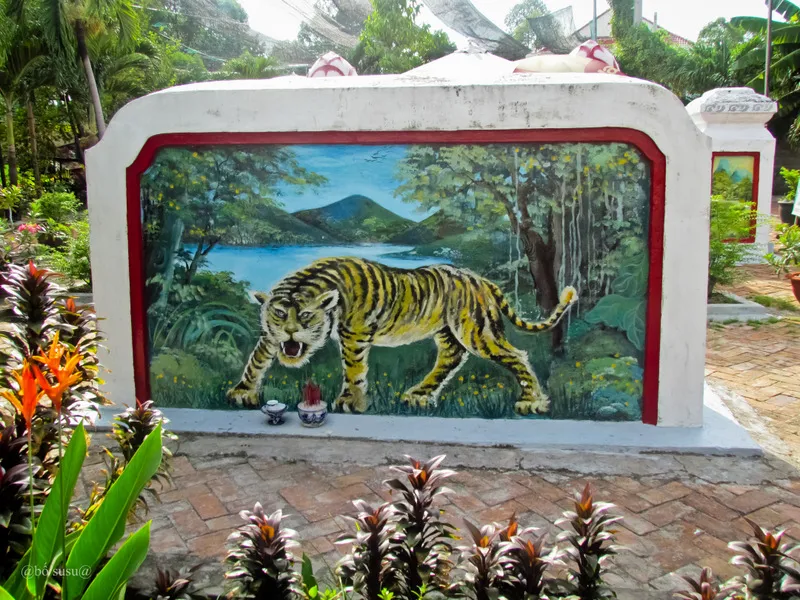 Bức bình phong tại Lăng Võ Tánh
