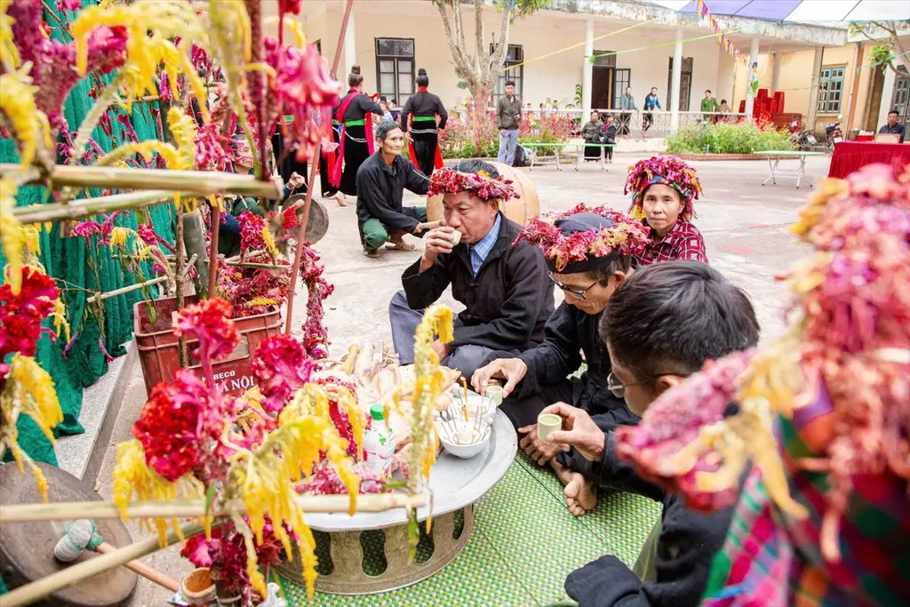 Nghi lễ cúng Tết hoa mào gà của người Cống tại Lễ hội Mìn Lóng Phạt