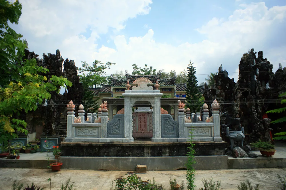 Cảnh quan Lăng Hội Đồng Suông