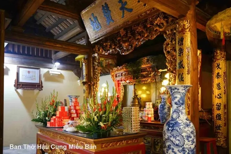 Cảnh quan bên trong di tích Miếu Bản Thổ