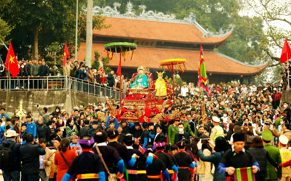 Quang cảnh Lễ hội Đền Đông Cuông