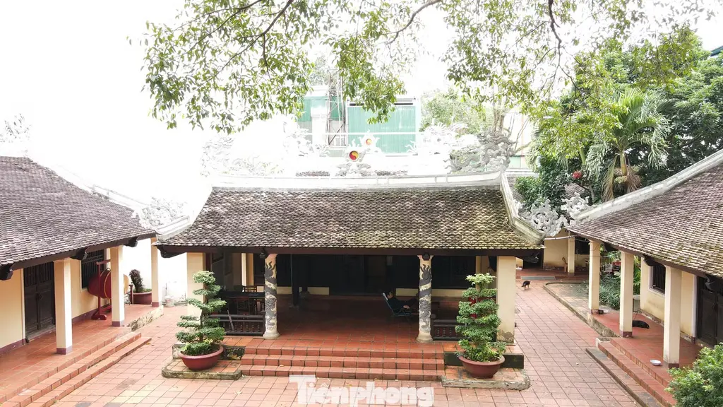 Cảnh quan Đình Lạc Giao