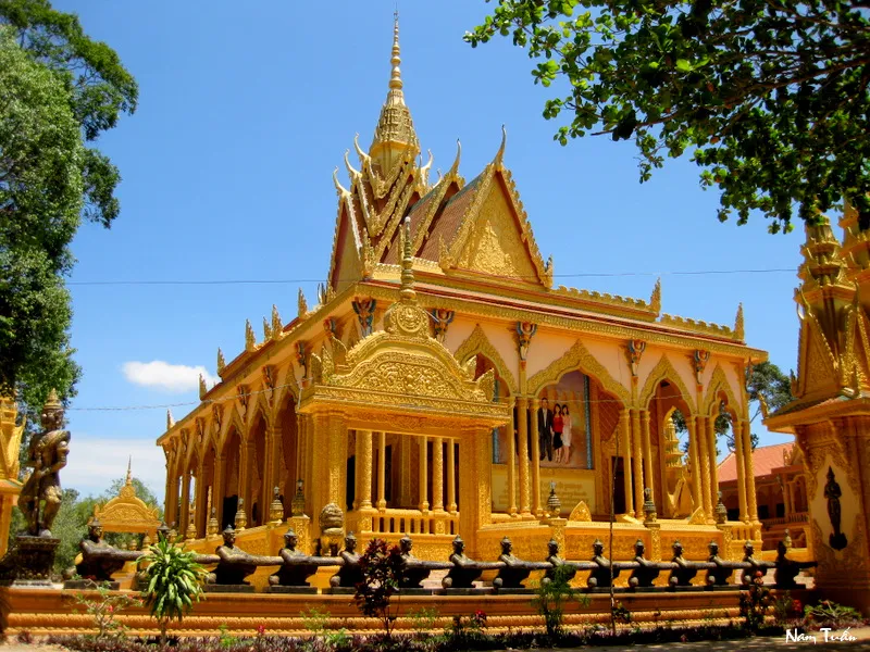 Khung cảnh Chùa Vàm Ray