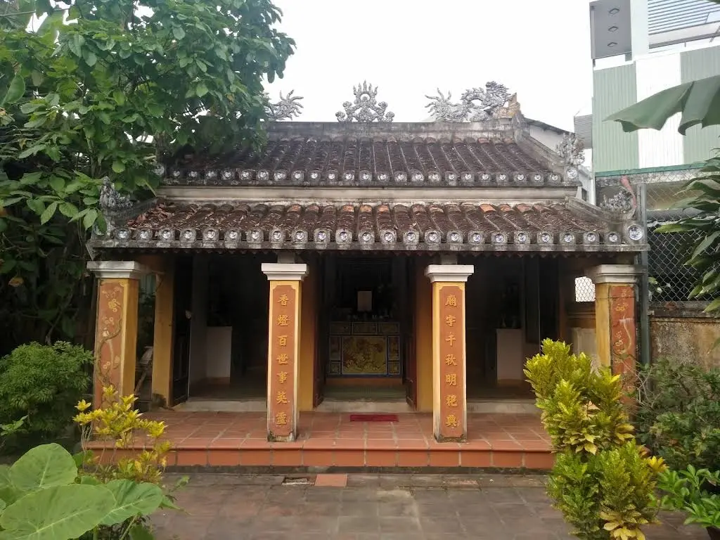 Cảnh quan khu di tích Đình Thạc Gián