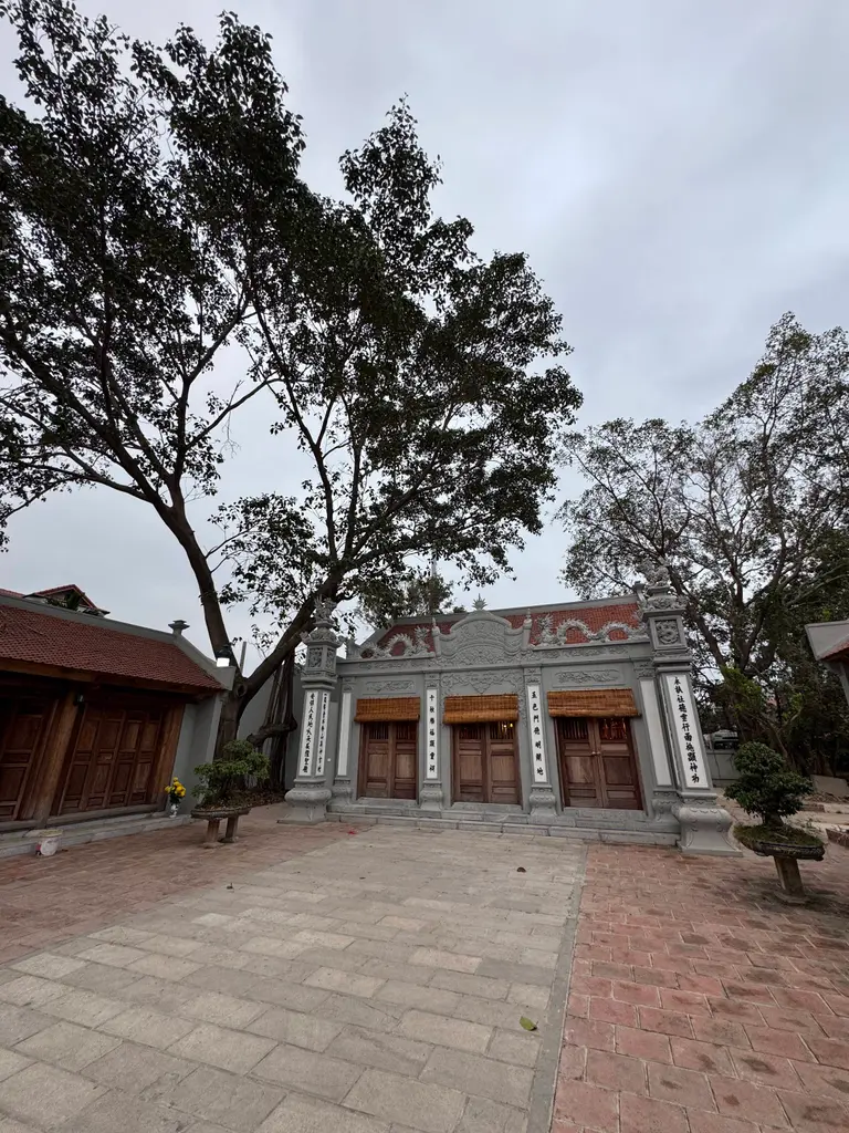 Cảnh quan di tích Miếu Bản Thổ