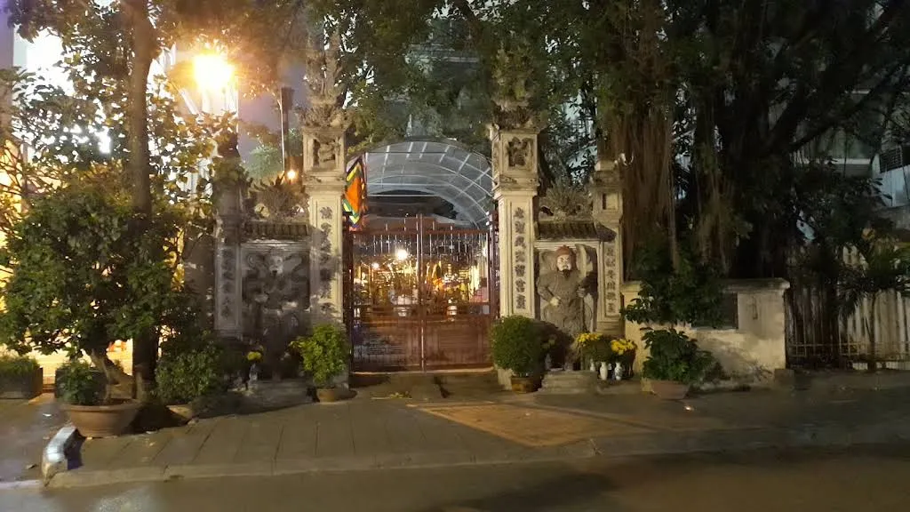 Cảnh quan Đình Ngọc Khánh về đêm