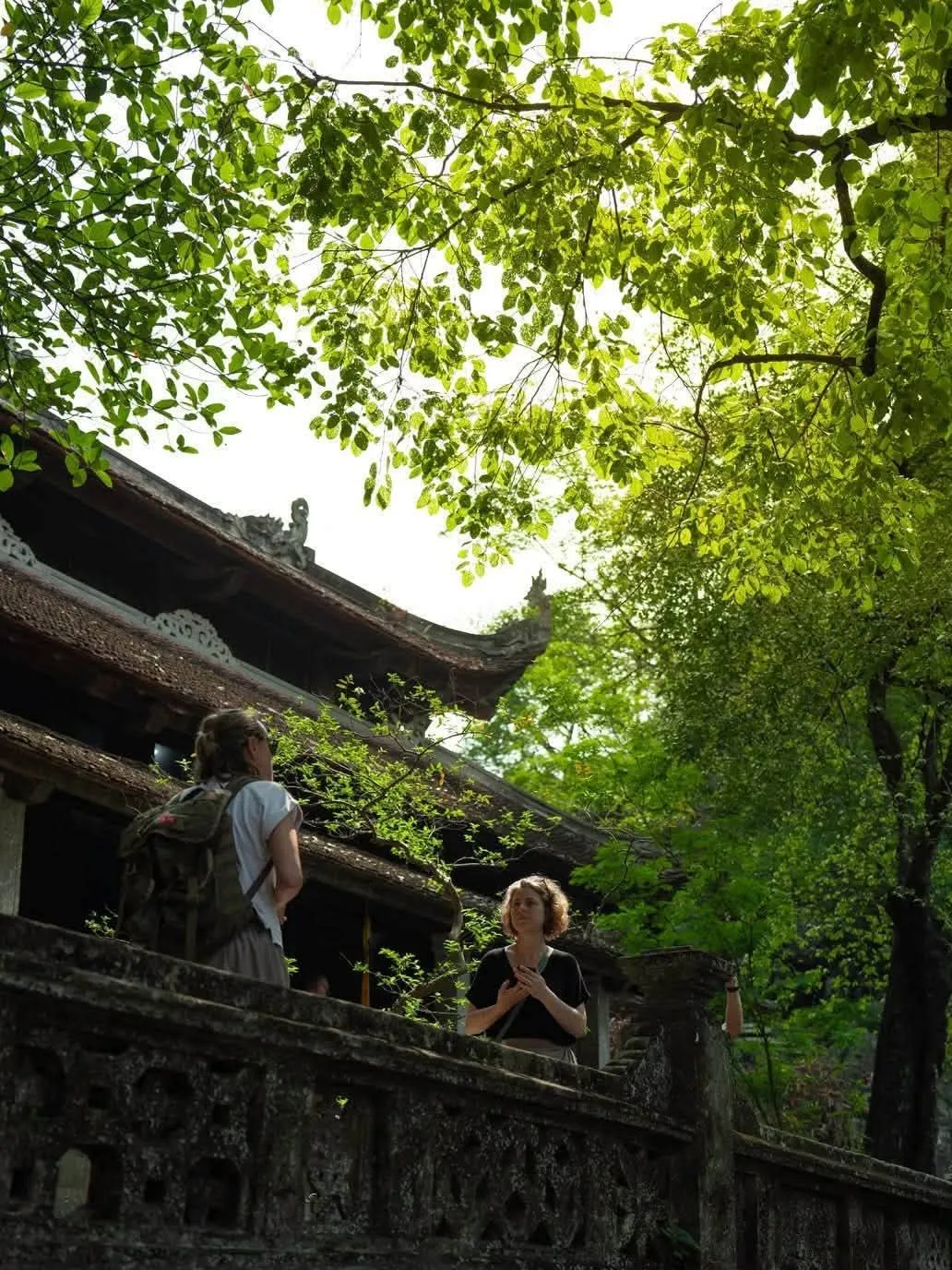 Không gian trong chùa Bích Động
