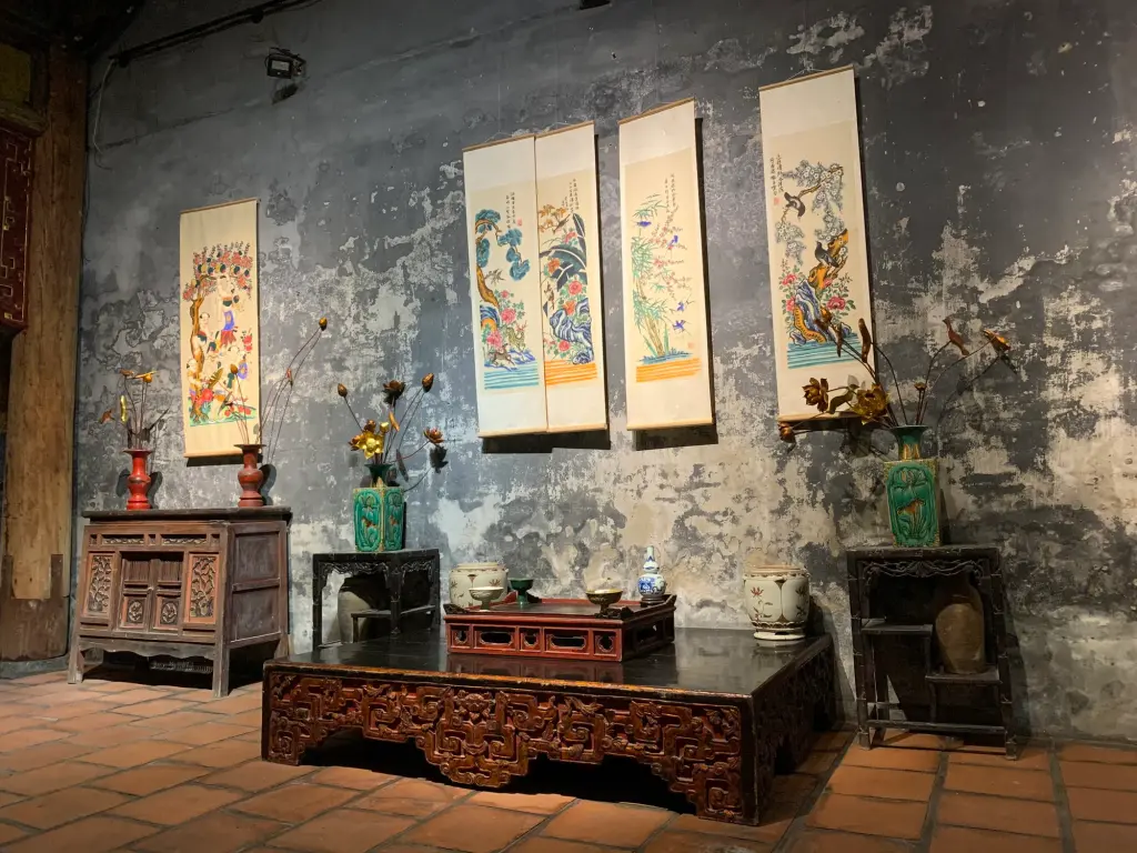 Một góc bên trong Đình Kim Ngân