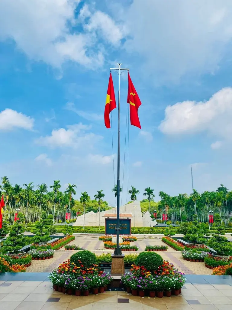 Khuôn viên Ngã Ba Giồng