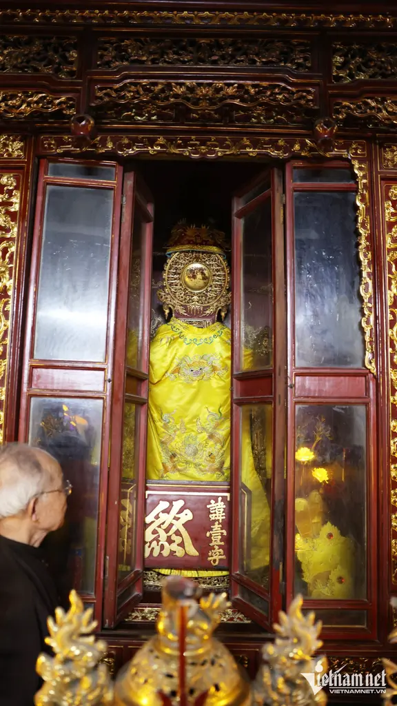 Khám thờ đặt bài vị trong Đền Thờ Đỗ Khắc Chung