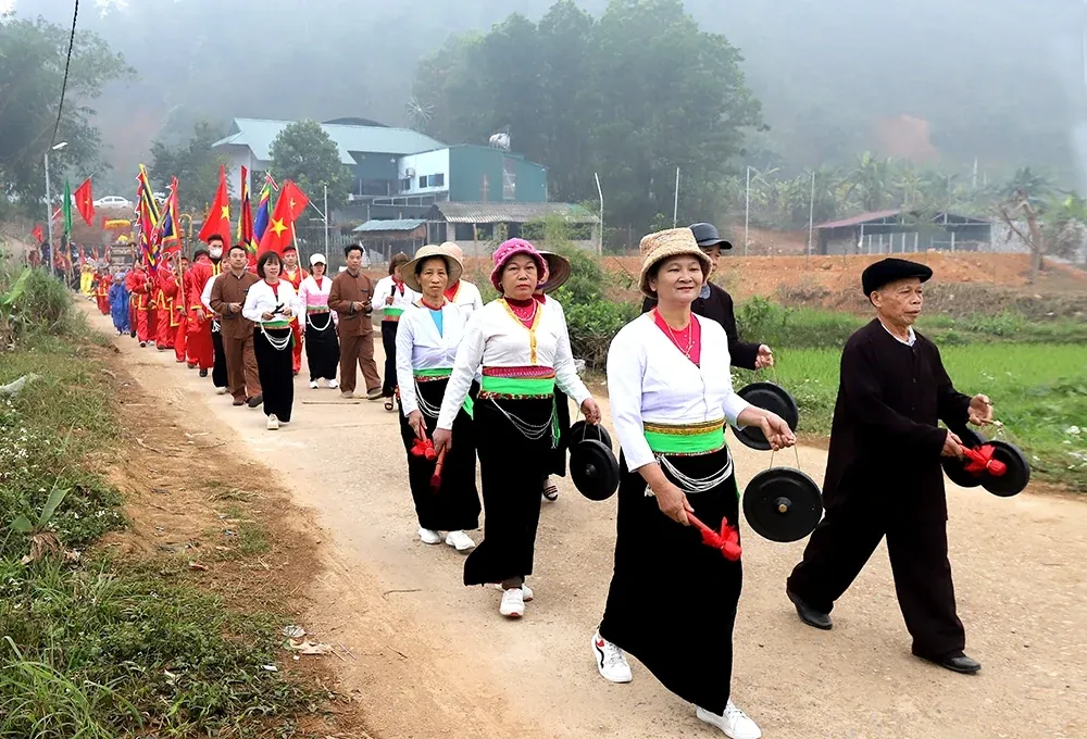 Đoàn rước tại Lễ hội đình Khoang