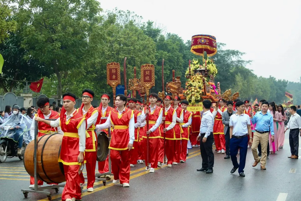 Đoàn rước tại Hội chèo Tàu tổng Gối