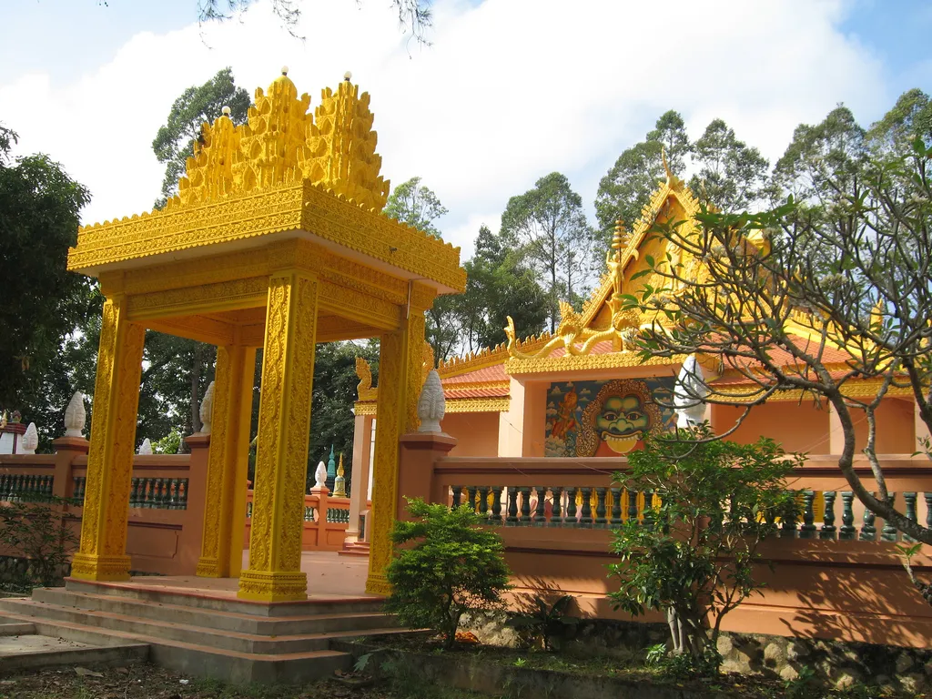 Khung cảnh Chùa Phật Lớn