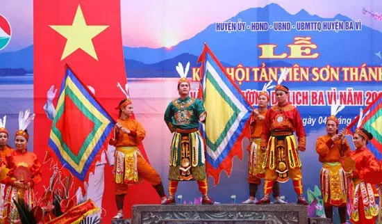 Hoạt động trình diễn tại Lễ khai mạc Lễ hội Tản Viên Sơn Thánh