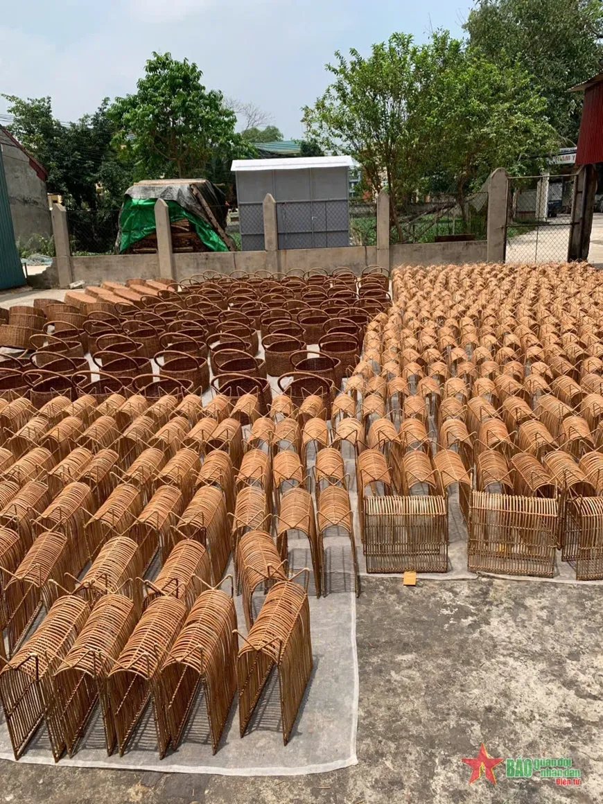 Những sản phẩm đan từ cỏ tế Phú Túc