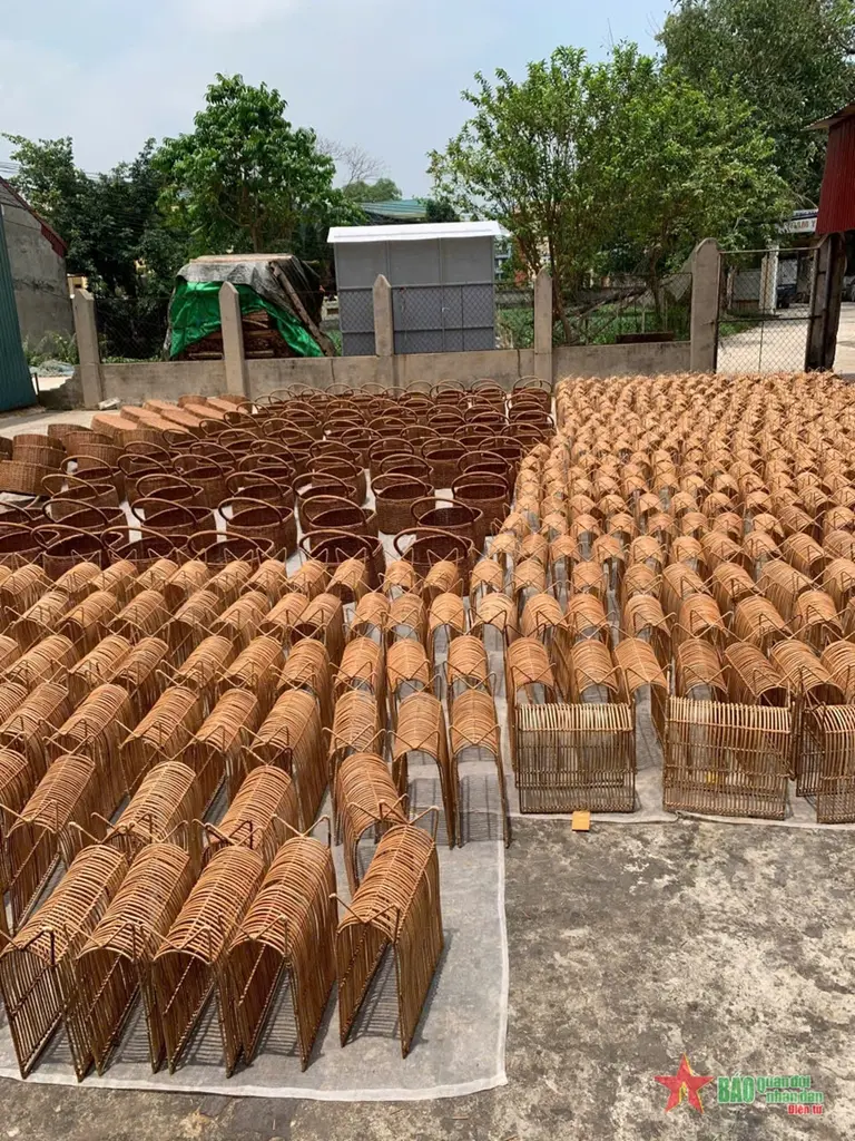 Những sản phẩm đan từ cỏ tế Phú Túc