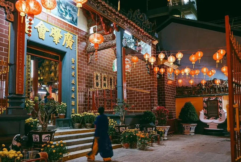 Khuôn viên Chùa Ông