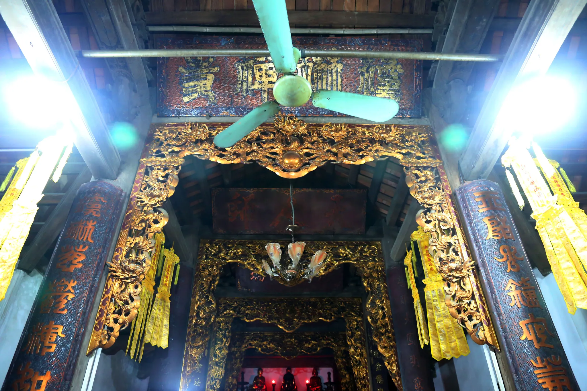 Ban tam bảo Chùa Ngọc Mạch