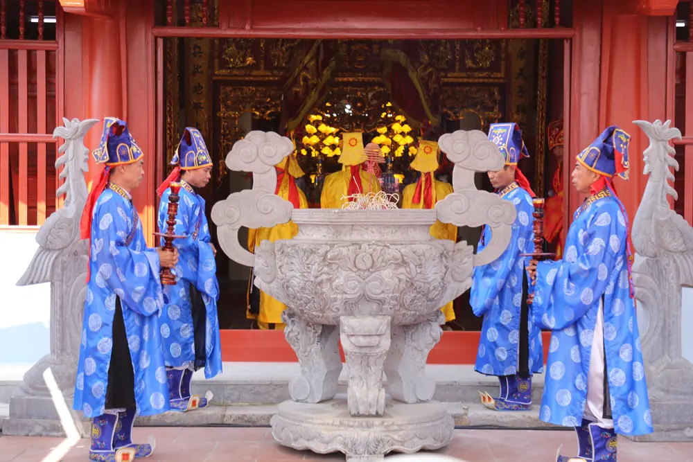Lễ tế tại đình làng trong Lễ hội Kéo Co Hữu Chấp