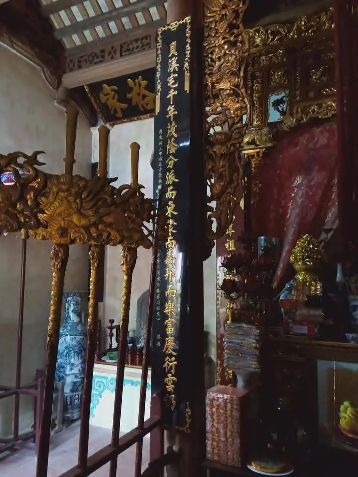 Cảnh quan bên trong Nhờ thờ Trạng nguyên Nguyễn Trực