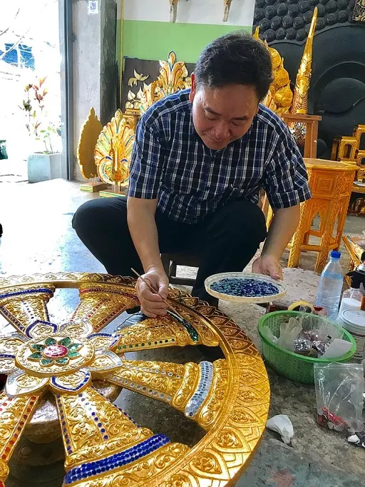 NNƯT Nguyễn Viết Thạnh thực hành sáng tạo trên tác phẩm