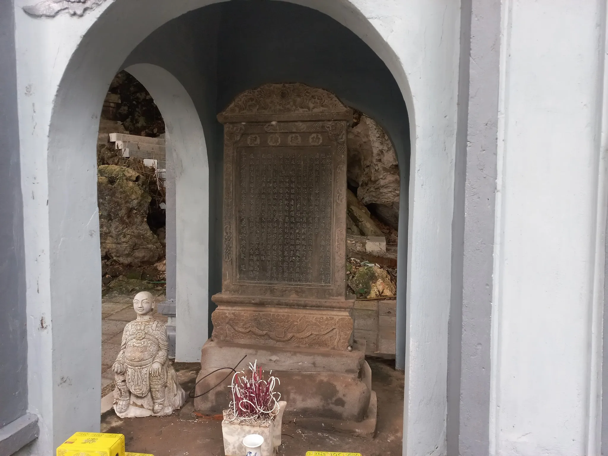 Văn Bia trong di tích Chùa Trầm