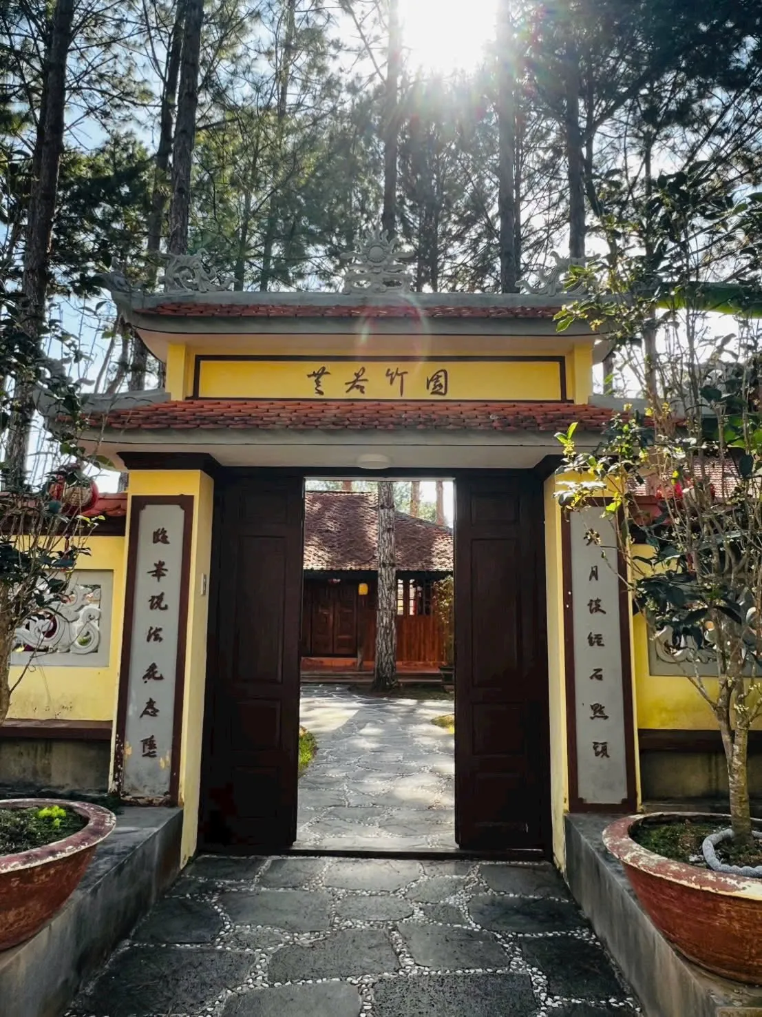Cổng Chùa Linh Sơn
