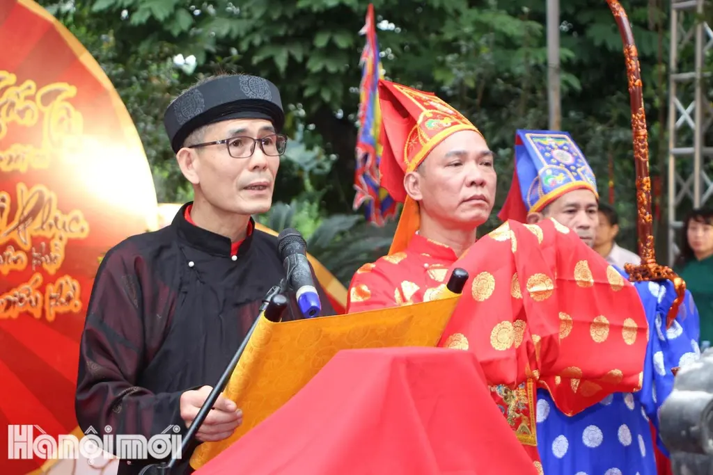 Tuyên đọc lệnh khai Ấn tại Hội đền Voi Phục