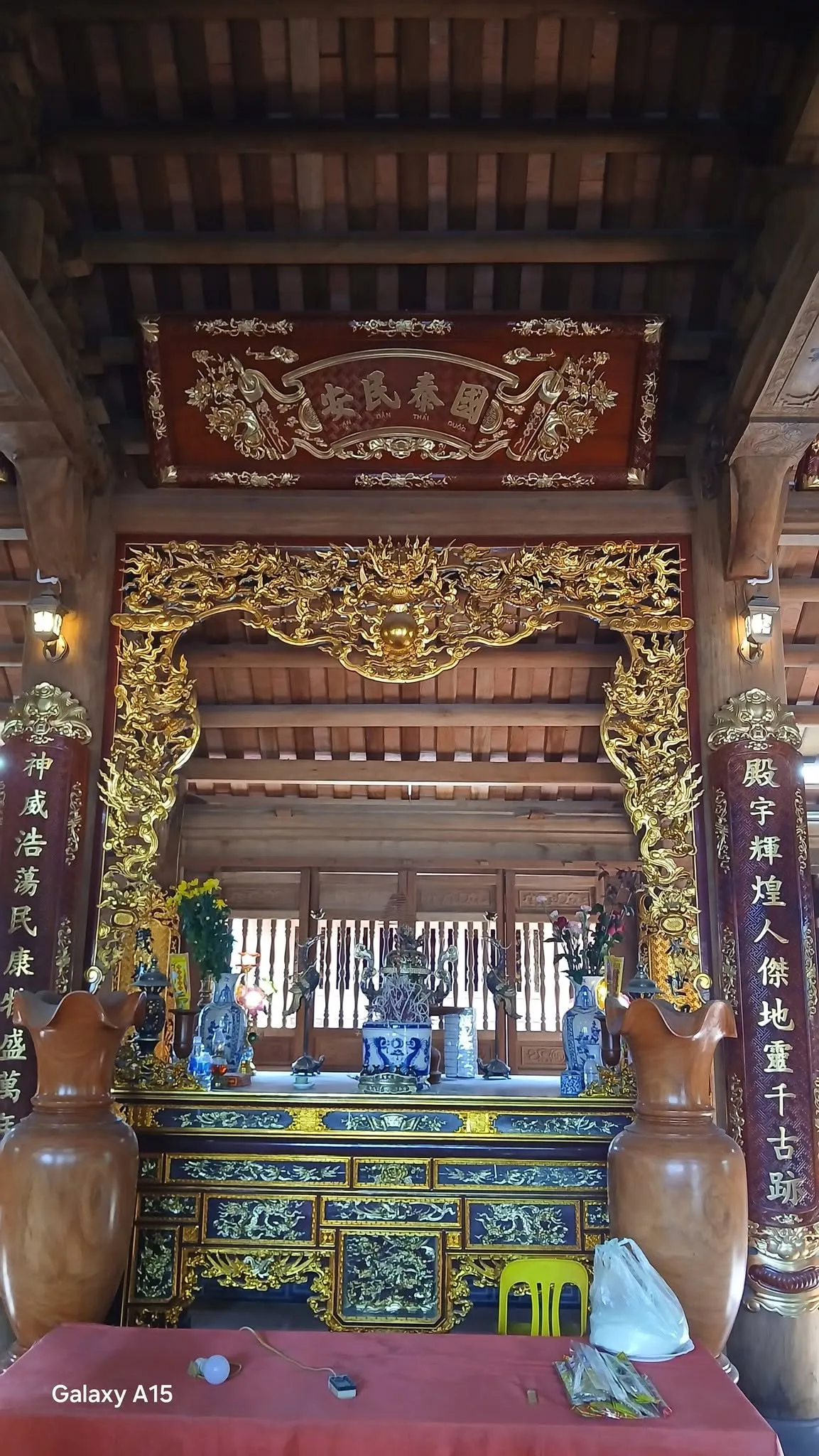 Án gian đại bái của đình làng Khê Than
