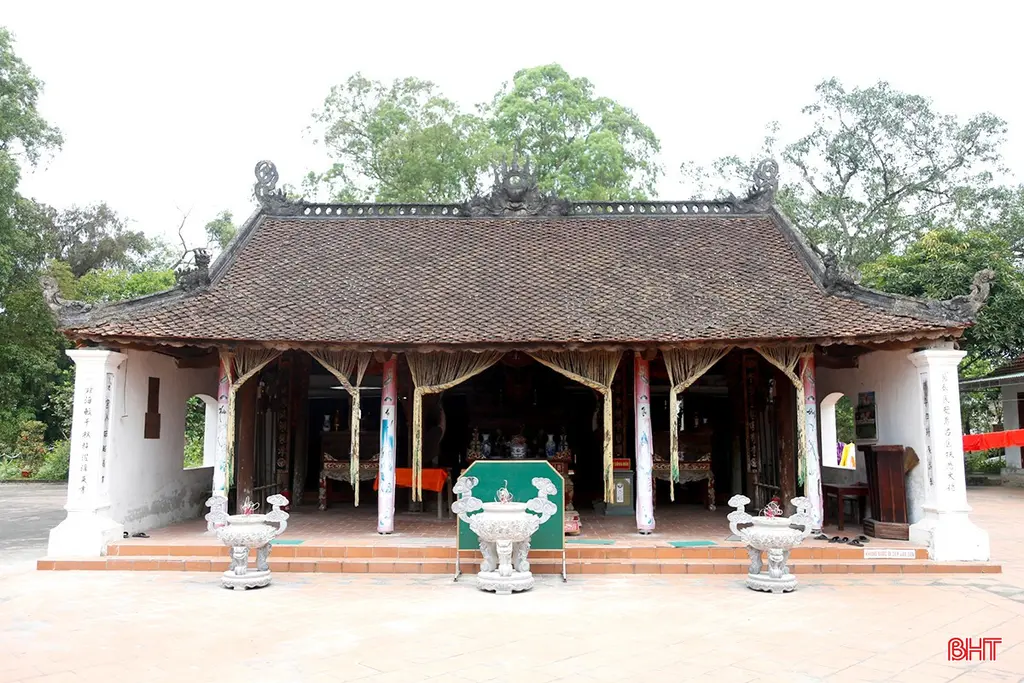 Hạ điện Đền Thái Yên