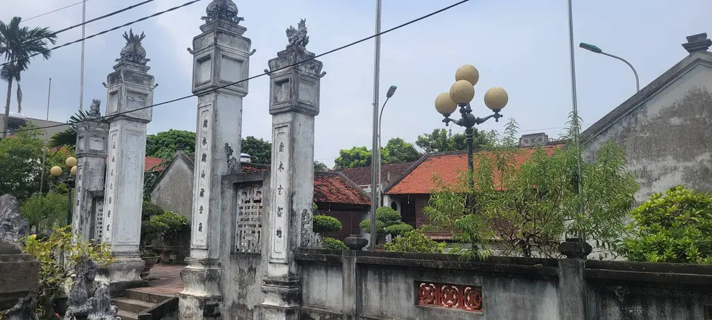 Không gian cảnh quan bên ngoài Mộ và nhà thờ Nguyễn Sư Mạnh