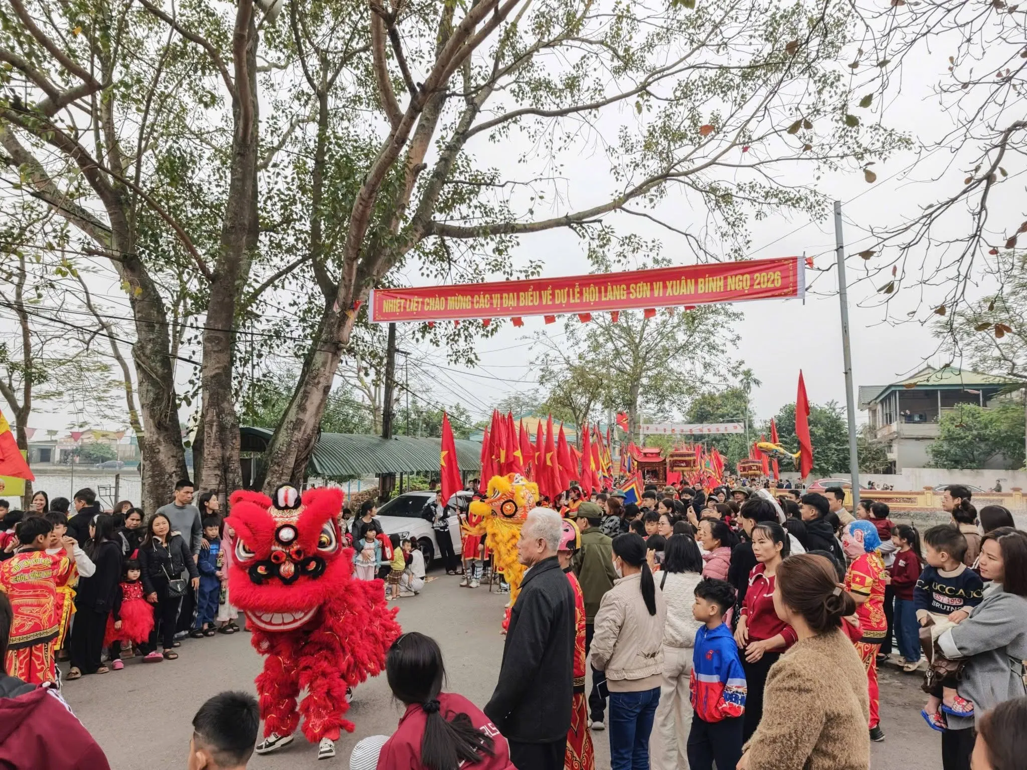 Không khí lễ hội tại Lễ hội đình Sơn Vi