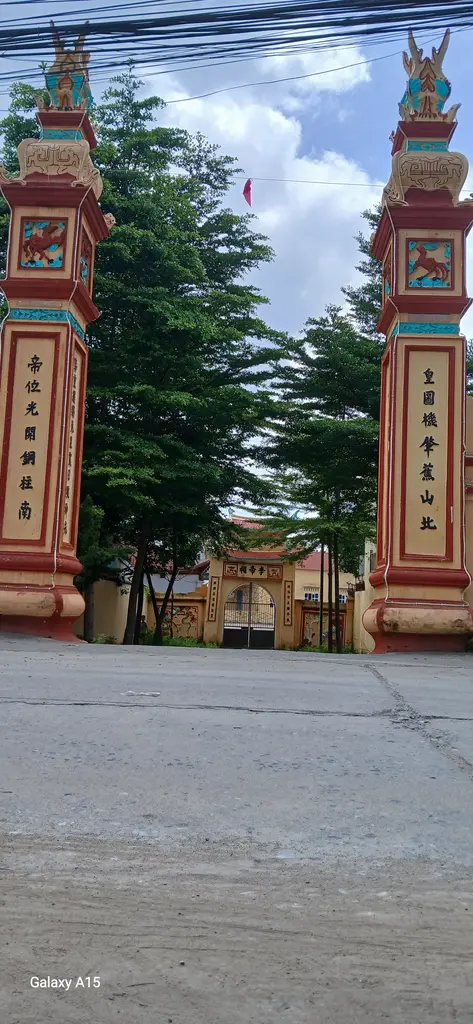 Trụ biểu cổng đình làng Lương Xá