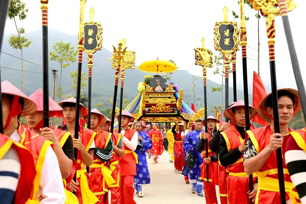 Lễ rước kiệu tại lễ cầu chính Đình Phục Cổ