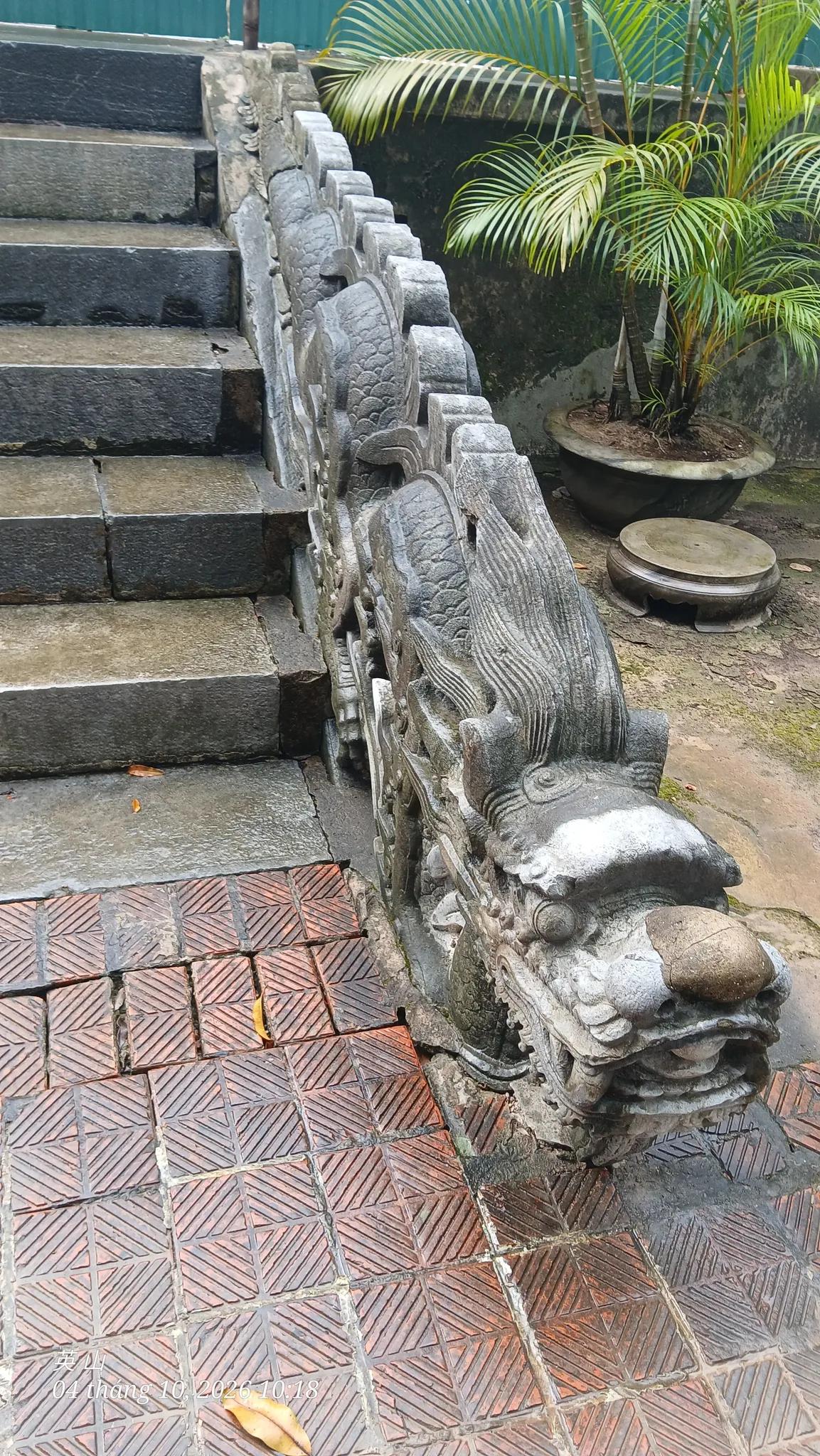 Rồng đá ở Thành bậc thềm Điện Kính Thiên, Hoàng Thành Thăng Long