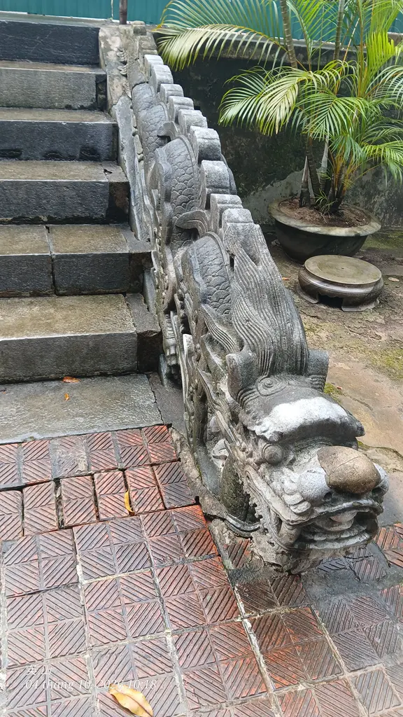 Rồng đá ở Thành bậc thềm Điện Kính Thiên, Hoàng Thành Thăng Long