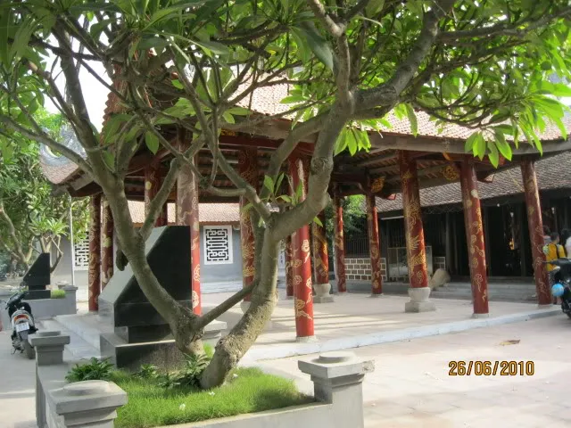 Khuôn viên Đình Vòng