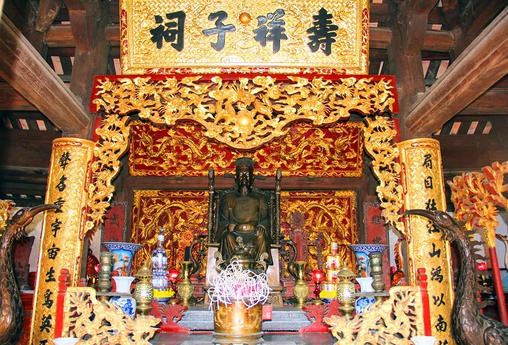 Gian thờ Uy Viễn Tướng công Nguyễn Công Trứ