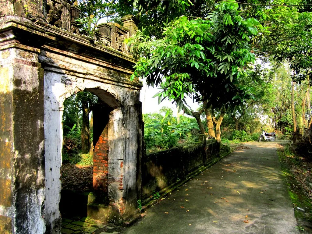 Quang cảnh bên ngoài Chùa Mét