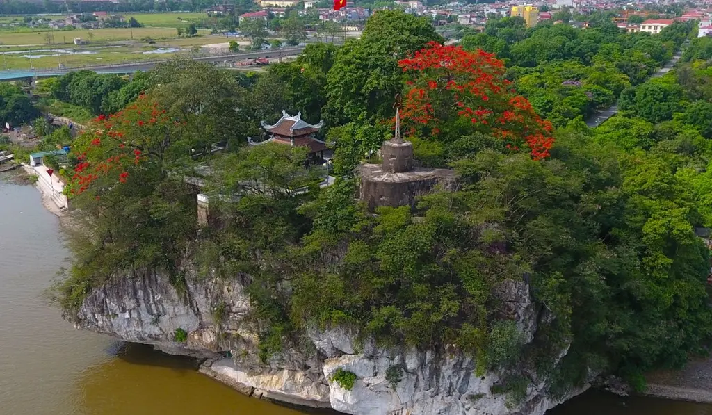 Cảnh quan Núi Non Nước