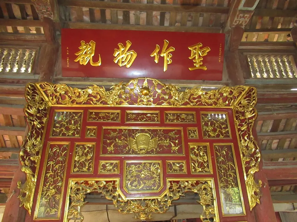 Cảnh quan bên trong di tích Đền Tam Phủ