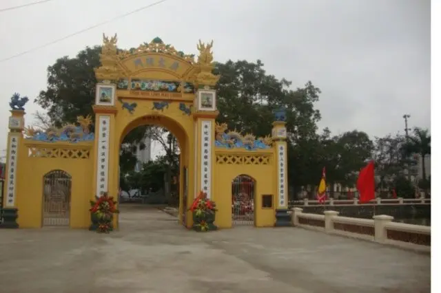 Không gian cảnh quan bên ngoài Miếu Mậu Lương