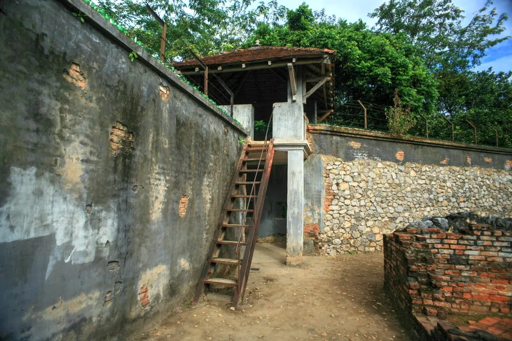Tháp canh trong khu nhà tù sơn la