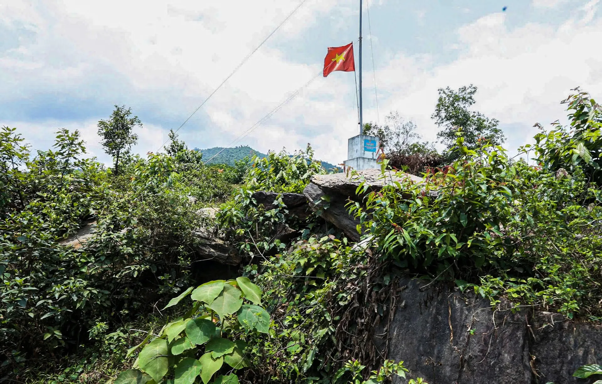 Quang cảnh tại Lũy Đá Cổ Kỳ Anh