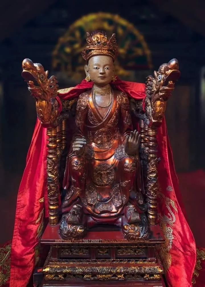 Cận cảnh tượng mẫu Âu Cơ
