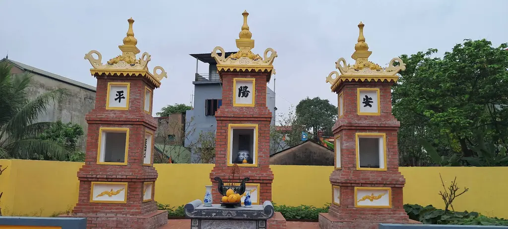 Ba tháp mộ Chùa Xuyên Dương