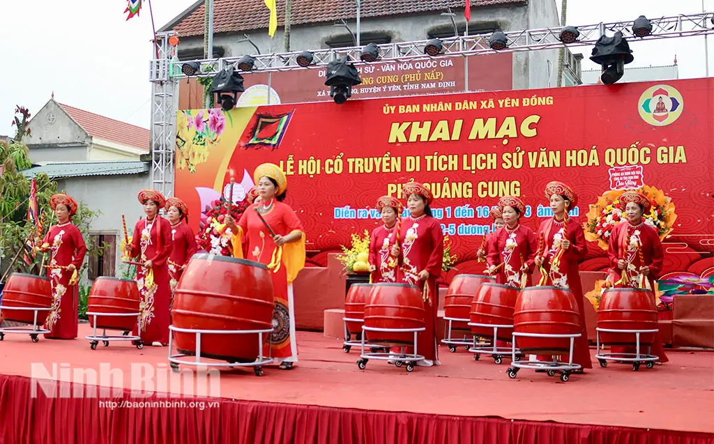 Trống khai mạc tại Lễ hội Phủ Quảng Cung