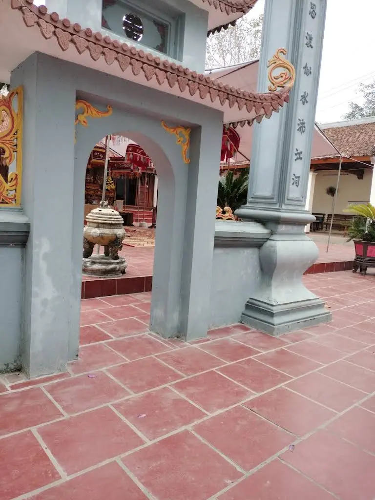 Cổng di tích Đình Đào Viên